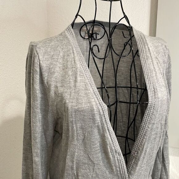Banana republic grey v neck woman’s cardigan | size M - Picture 3 of 9